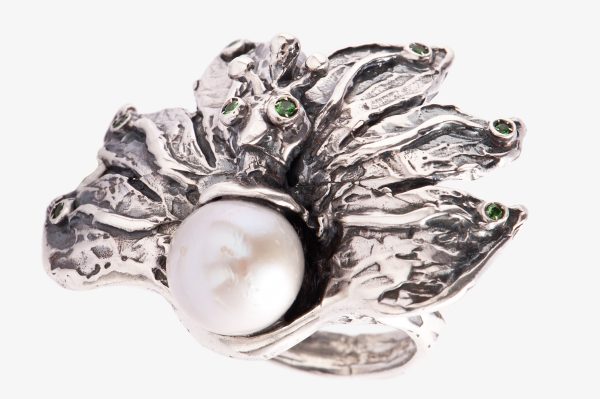 Silver peacock ring with pearl and emeralds