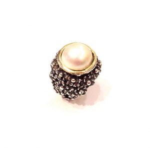 Bouquet ring with round pearl