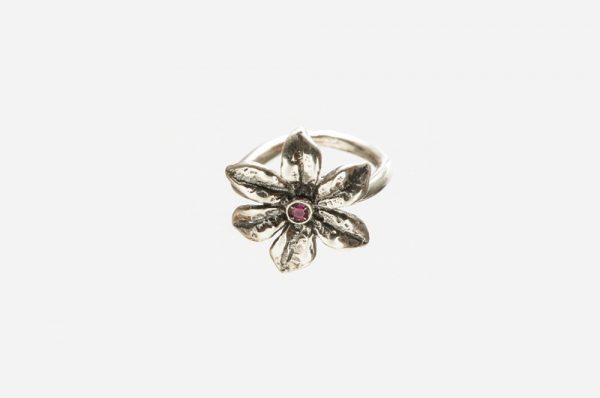 Silver single flower ring